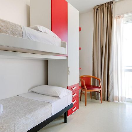 Hotel La Perla Римини Екстериор снимка