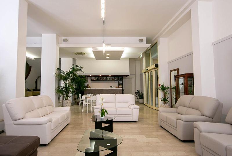 Hotel La Perla Римини Екстериор снимка