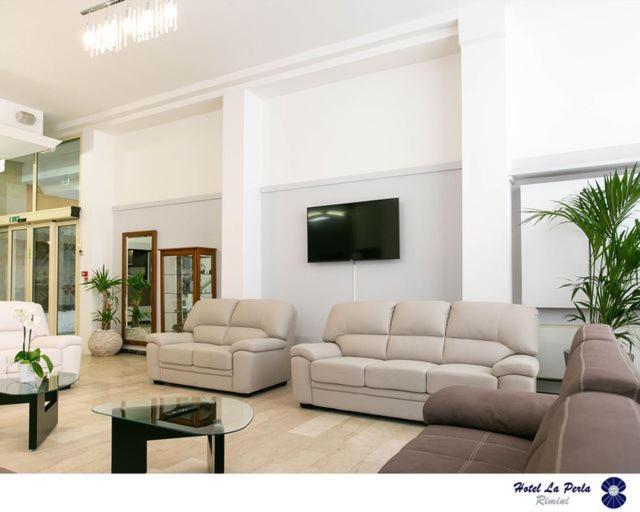 Hotel La Perla Римини Екстериор снимка