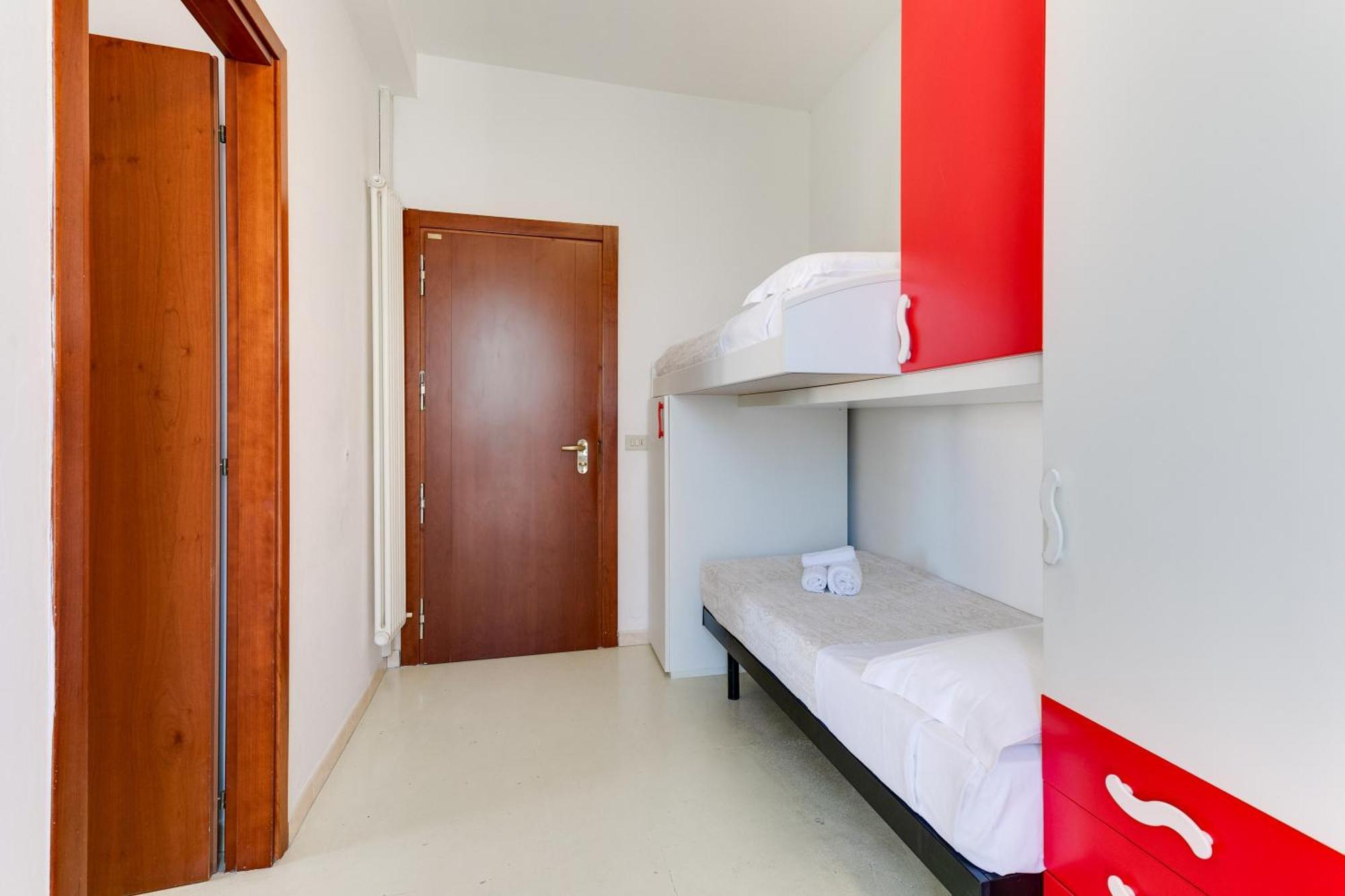 Hotel La Perla Римини Екстериор снимка