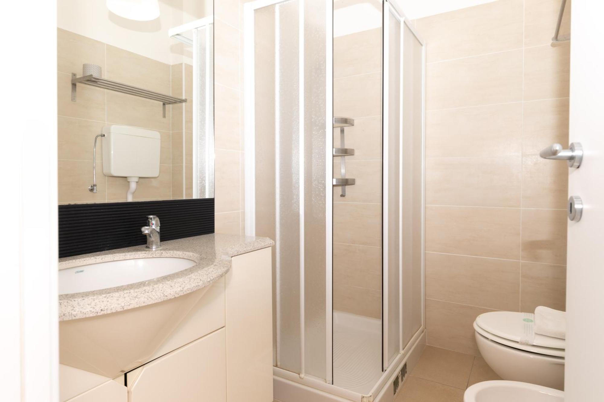 Hotel La Perla Римини Екстериор снимка