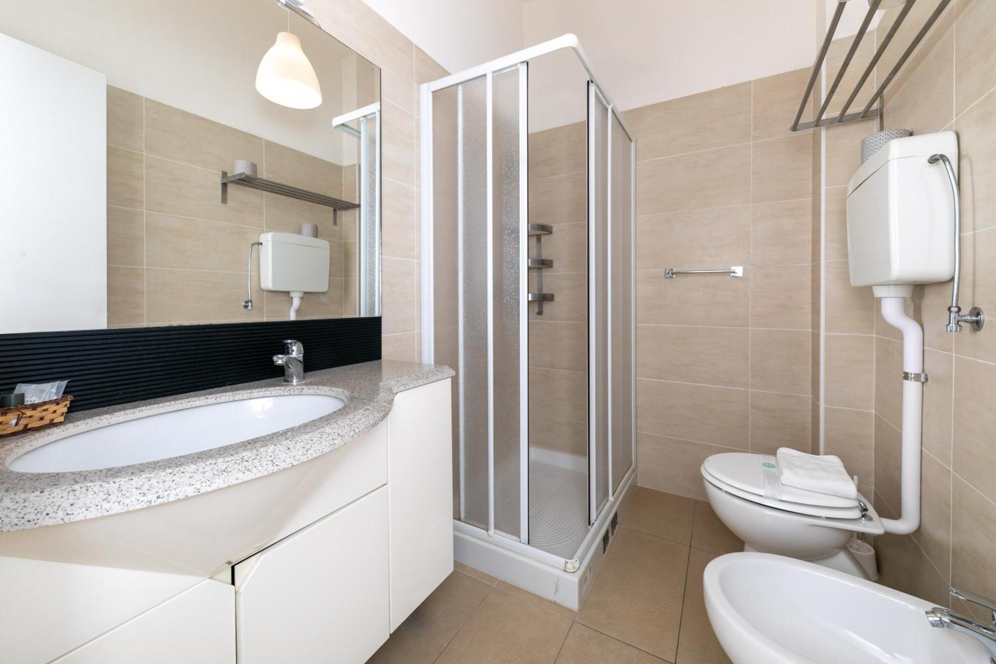 Hotel La Perla Римини Екстериор снимка