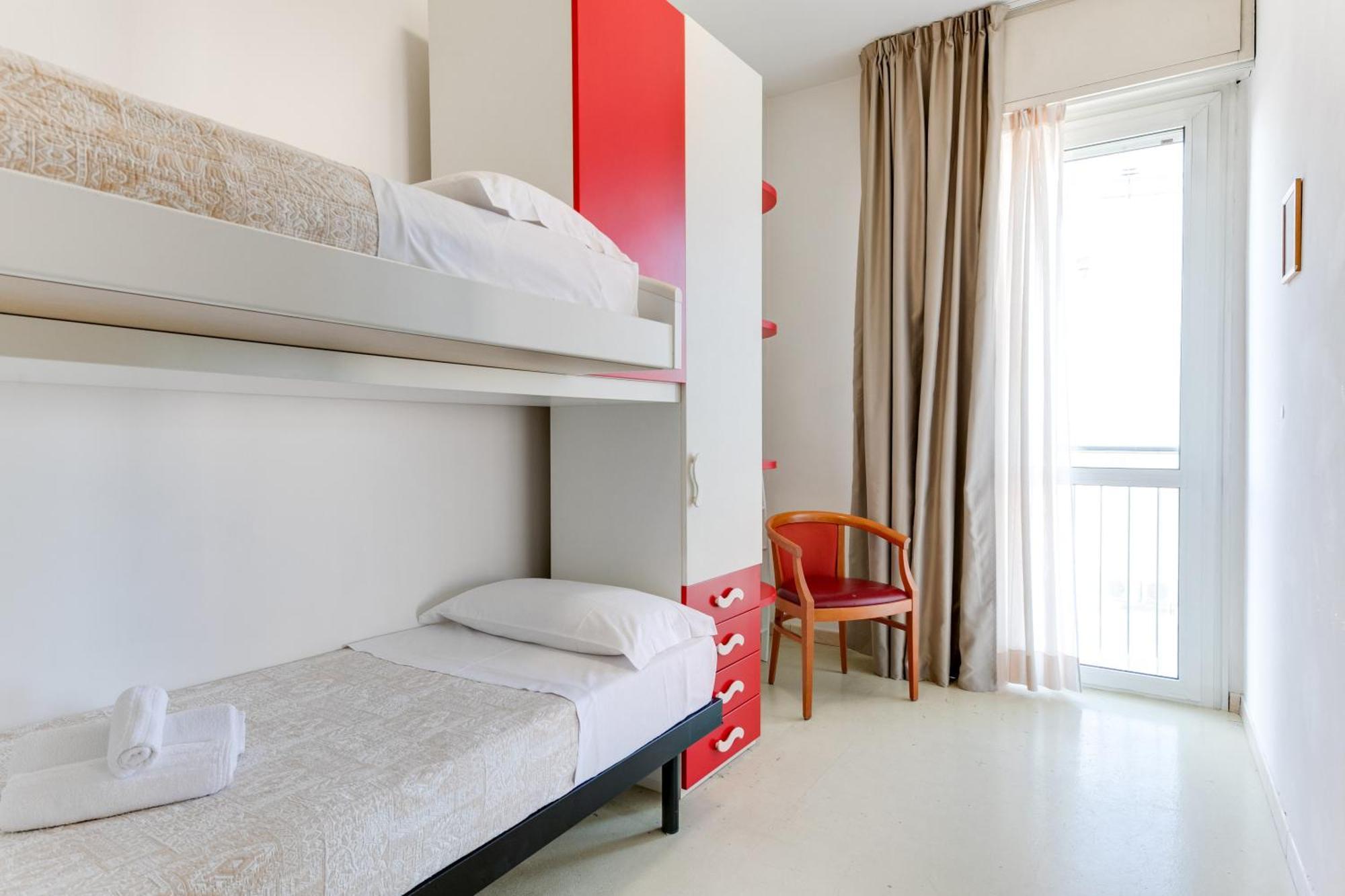 Hotel La Perla Римини Екстериор снимка