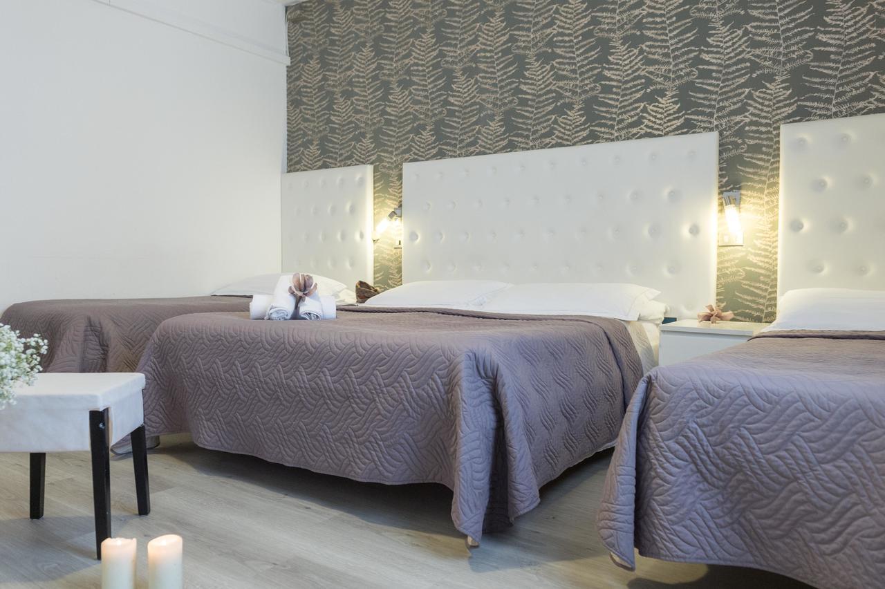 Hotel La Perla Римини Екстериор снимка