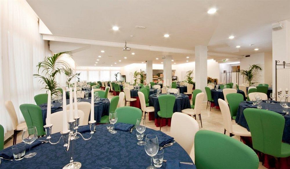 Hotel La Perla Римини Екстериор снимка
